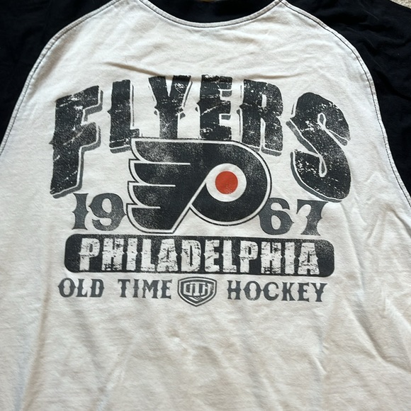 Men’s Old Time Hockey Philadelphia Flyers Long Sleeved T-Shirt - Picture 2 of 7